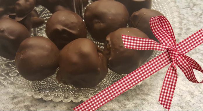 Lactosevrije Valentijns bonbons met marsepein sinaasappel cranberry's